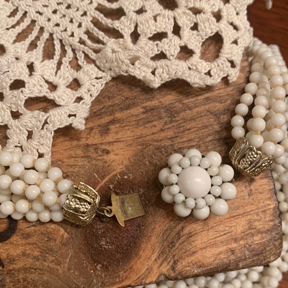 Vintage 8 Strand White Glass Bead Clasp Old Hollywood Style Necklace Jewelry - Picture 6 of 11